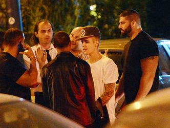 Bieber WEZWAŁ POLICJĘ, bo... fan robił mu zdjęcia!