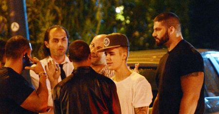 Bieber WEZWAŁ POLICJĘ, bo... fan robił mu zdjęcia!