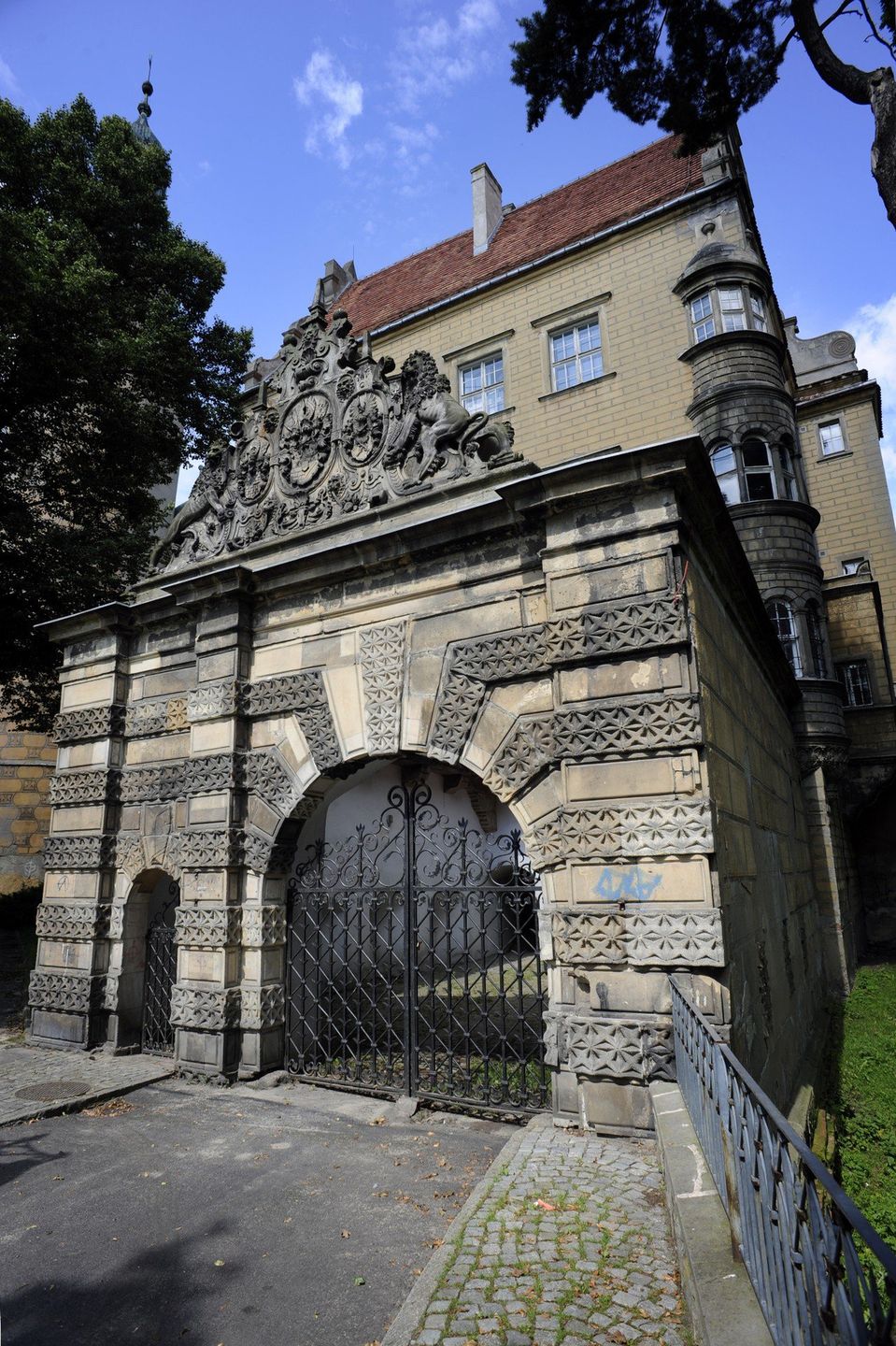 10.07.2009 OLESNICA N/Z OLESNICKI ZAMEK LEZACY KOLO BAZYLIKI , ARCHITEKTURA ZABYTEK ZAMEK ZAMCZYSKO OLESNICA GAZETA WROCLAWSKA MICHAL PAWLIK / POLSKAPRESSE / WSPOLPRACOWNIK