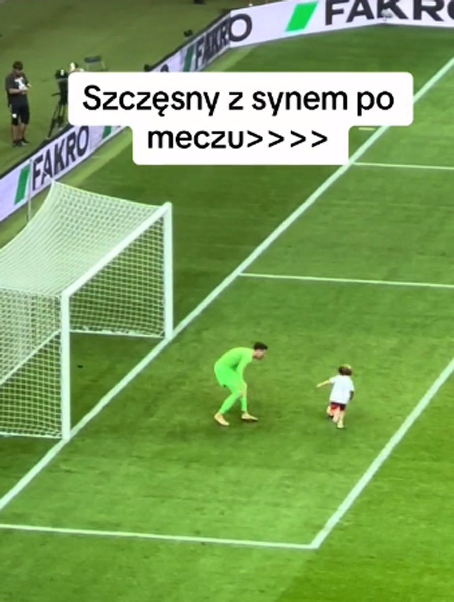 Wojciech Szczęsny trenuje z synem po meczu