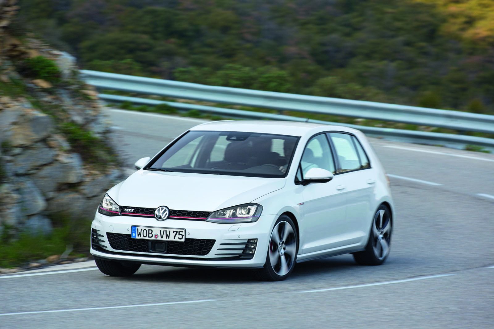 Volkswagen Golf VII GTI - efektowne zdjęcia rasowego hot-hatcha [galeria] 8