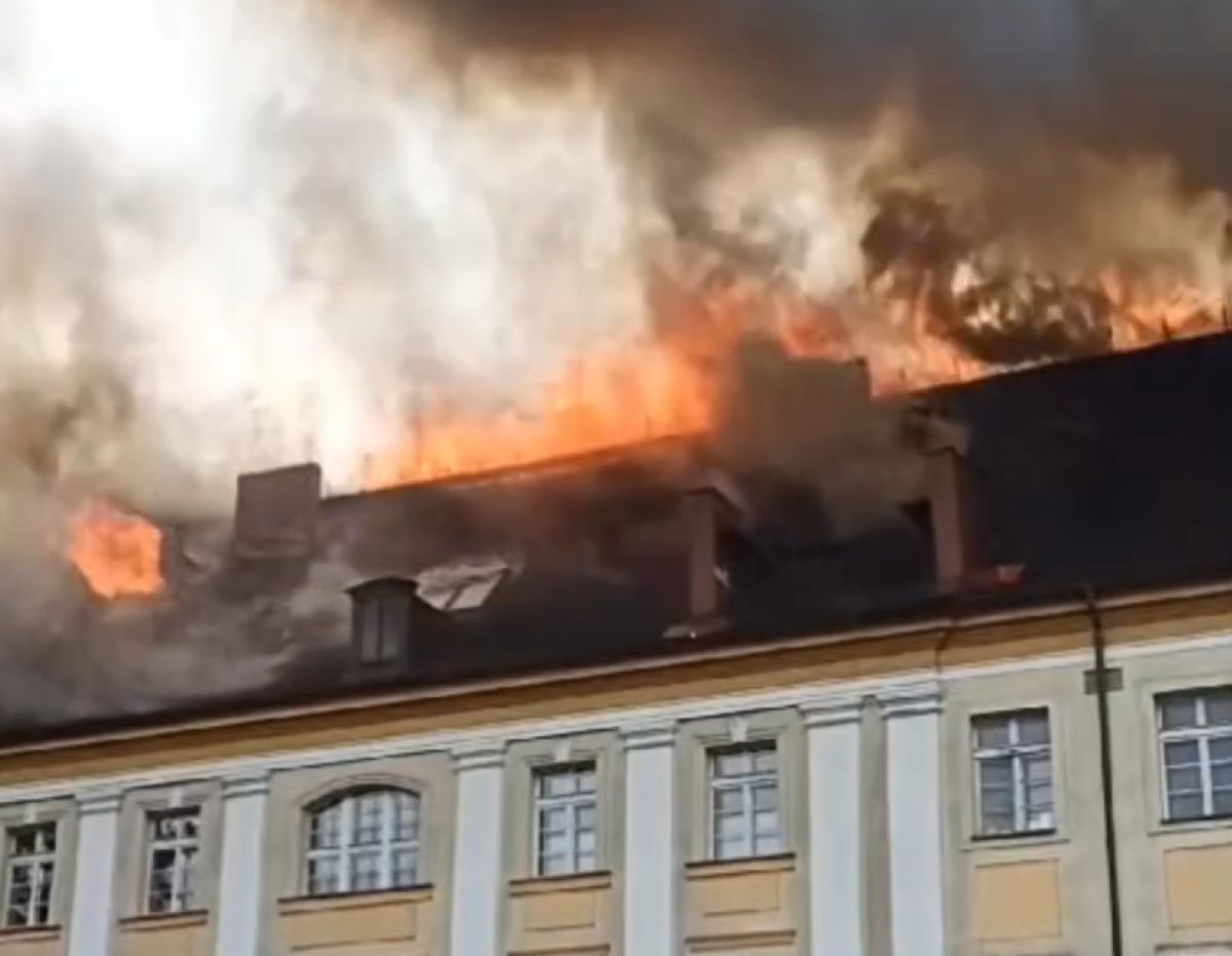 Przerażające wideo. Tak płonie dach budynku Akademii w Gorzowie
