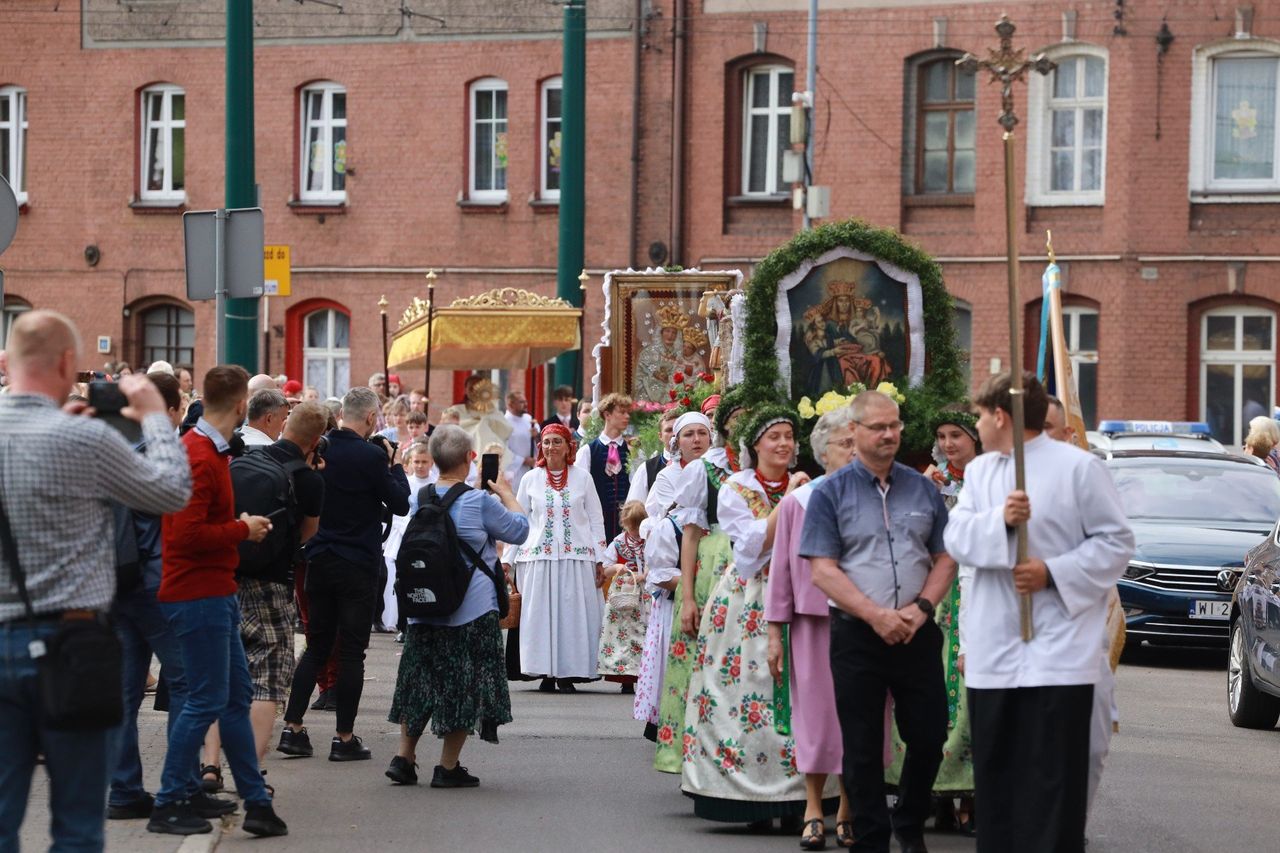 Boże Ciało 2025 w Lipinach. Był barwny korowód i modlitwa