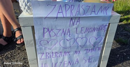 Ujęcie z Małomic. Wywiesiły karteczkę. "Do uczenia się"