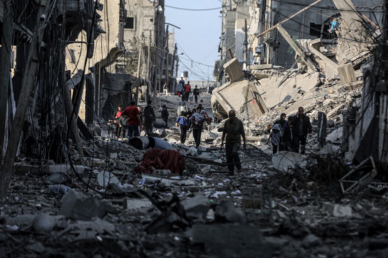 GAZA CITY, GAZA - OCTOBER 16: Palestinians carrying belongings flee to safer areas following Israeli bombardments on southern part of Gaza City, Tel al-Hawa neighborhood, Gaza on October 16, 2023. (Photo by Ali Jadallah/Anadolu via Getty Images)