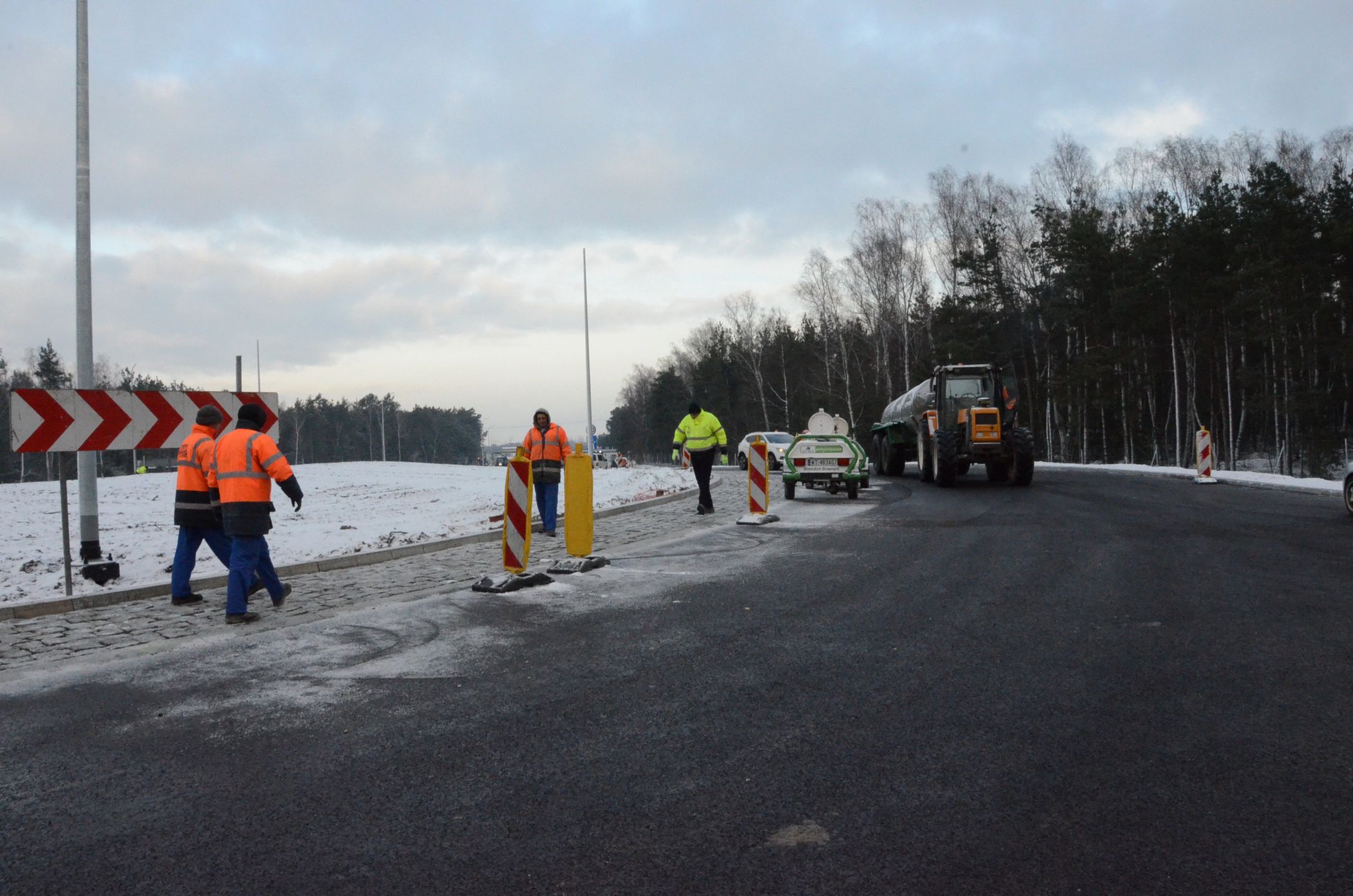 Rondo przy A2 i S14 dzień przed ponownym otwarciem węzła Emilia