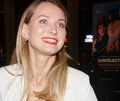 Opalona Joanna Moro i jej uwodzicielski taniec na plaży. Chwali się figurą w bikini