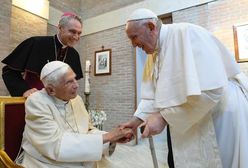 Папа Бенедикт XVI у важкому стані. Фрациск просить про «особливу молитву»