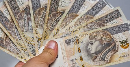 Tychy. Kobieta przelała sobie z firmowego konta ponad milion złotych