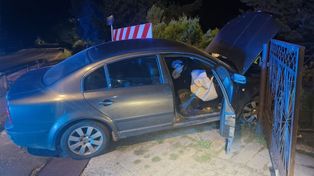 Kazimierz Dolny: Policyjny pościg za nietrzeźwym kierowcą. 42-latek zakończył ucieczkę na ogrodzeniu