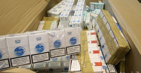 Lublin: Policjanci zabezpieczyli blisko 2 tys. nielegalnych paczek papierosów