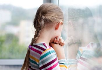 Dieta przyspiesza dojrzewanie dziewcząt? Ekspertka stawia sprawę jasno