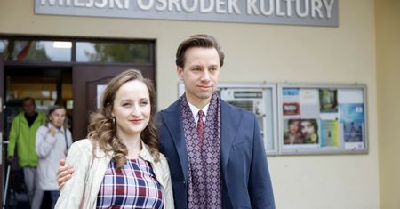 Jedno łóżko tylko dla małżeństw? Powołuje się na konstytucję