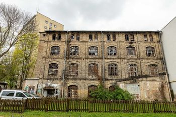 Zabytkowy pustostan. Mieszkańcy pytają o fabrykę przy Częstochowskiej
