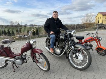 Kleczew: Muzeum w cieniu Dolores. Sentymentalna podróż przez polską motoryzację