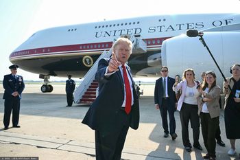 Napisali o Air Force One. Dziennikarze "NYT" wezwani do sądu