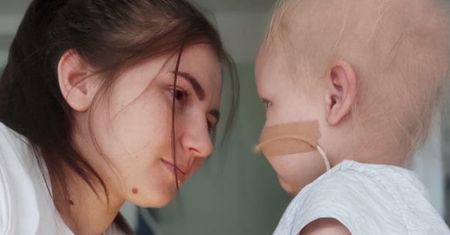 Lesia walczy o życie trzyletniej córki. Od roku nie widziała syna, który został z babcią w Ukrainie