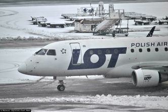 Problemy na Lotnisku Chopina z powodu śniegu. Są przekierowane i odwołane loty