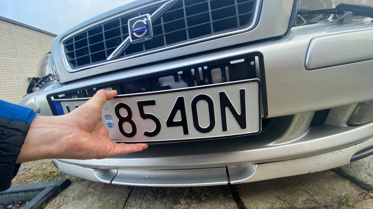 Używanie tablicy innej niż wydana przez urząd do waszego pojazdu będzie już nie wykroczeniem, a przestępstwem.