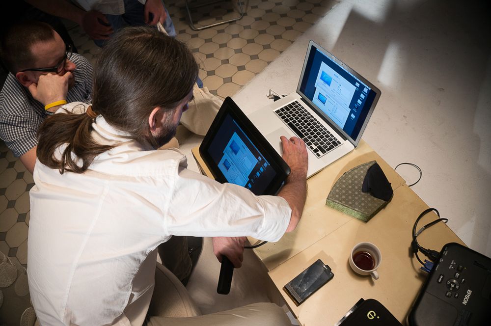 Wacom Cintiq 13 - waga piórkowa obsługiwana piórkiem [pierwsze wrażenia] 4