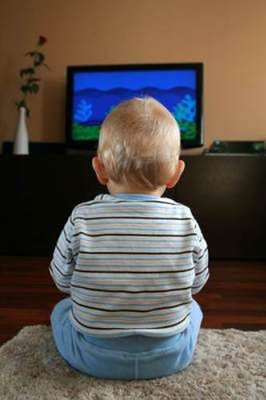 Lekarze radzą: ograniczajcie małym dzieciom dostęp do telewizji