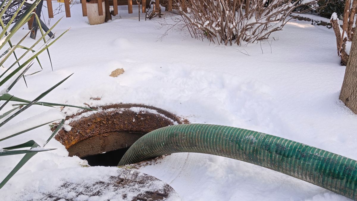 Ciało kobiety znaleziono w przydomowym szambie. Zdj. ilustracyjna 