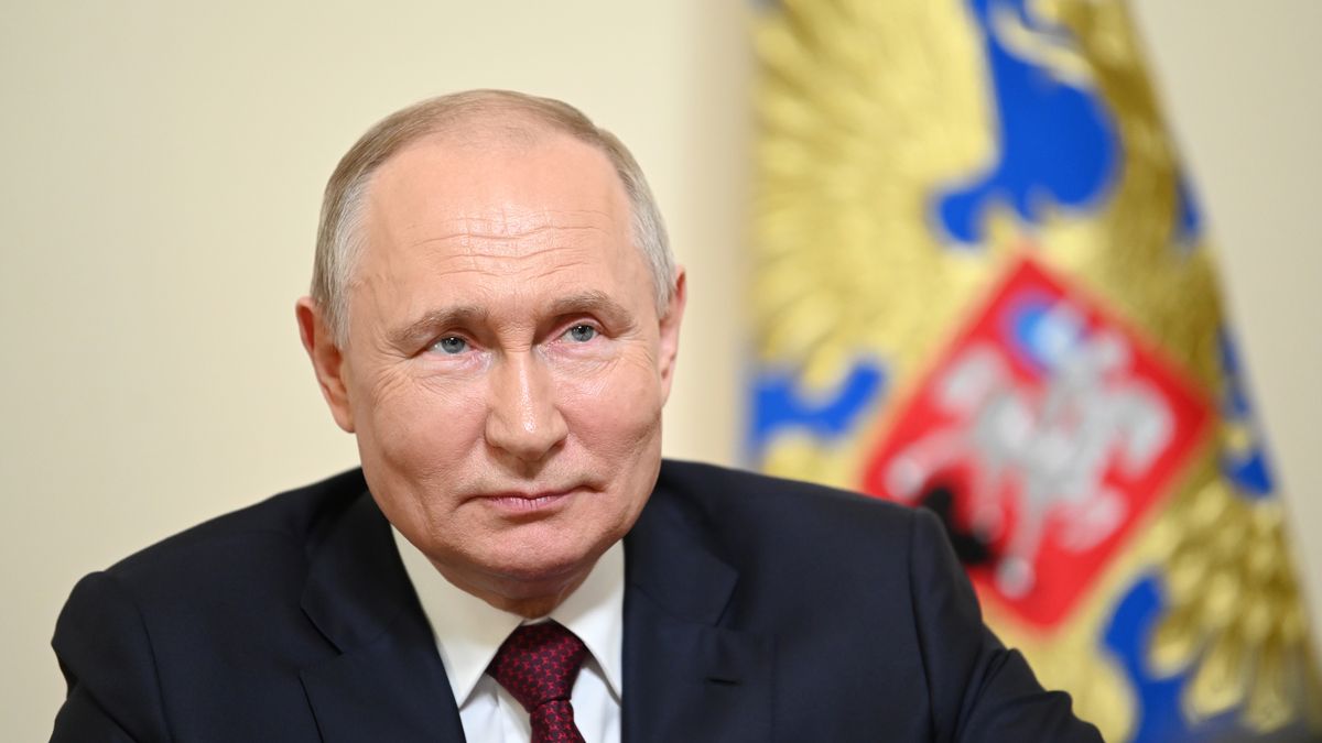 Russian President Vladimir Putin meets with members of families awarded with the Order of Parental Glory via videoconference call from St. Petersburg, Russia, 29 July 2023. EPA/ALEXANDER KAZAKOV / SPUTNIK / KREMLIN POOL MANDATORY CREDIT Dostawca: PAP/EPA.