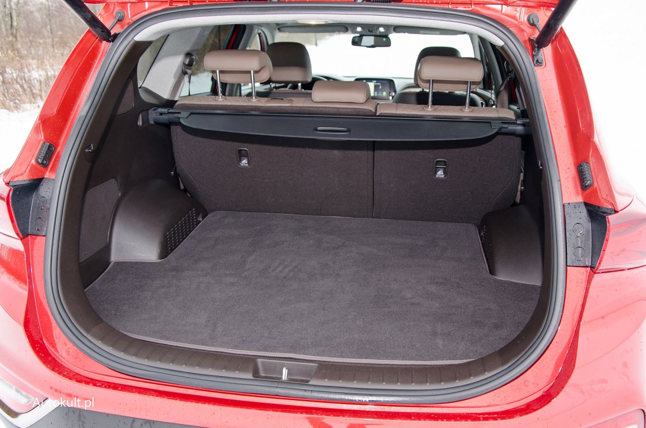 Bagażnik Hyundaia Santa Fe jest ogromny, ale to nie wszystkie jego atrybuty.
