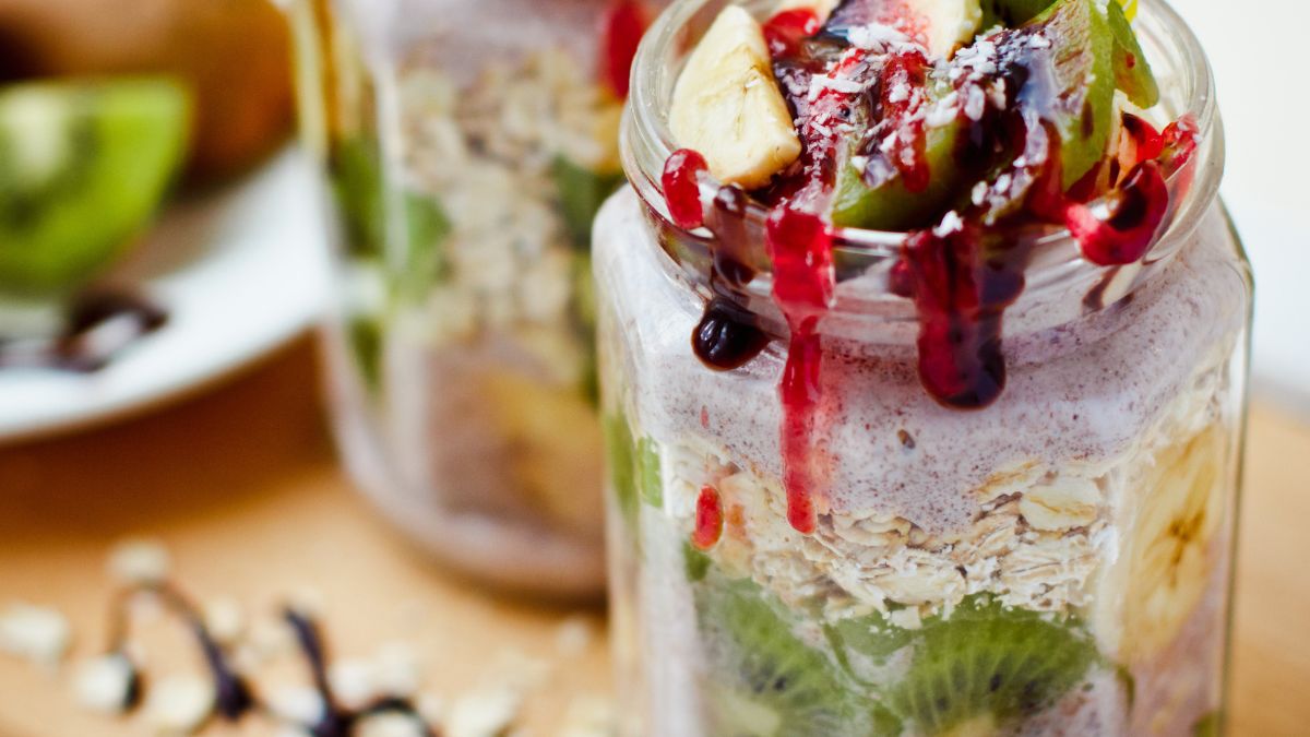 Nocna owsianka z bananem syci na długo