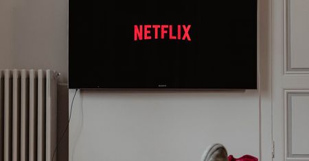 Netflix kręci film o Polaku. "Ukłon w stronę społeczności polskich naukowców"