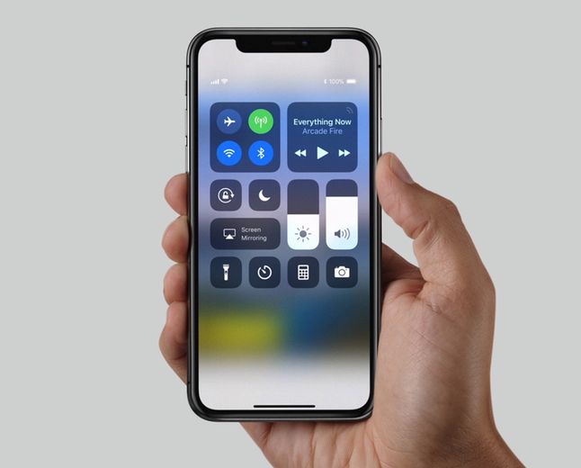 Wycięcie w ekranie iPhone'a X sprawia, że ciężko go pomylić z innymi telefonami