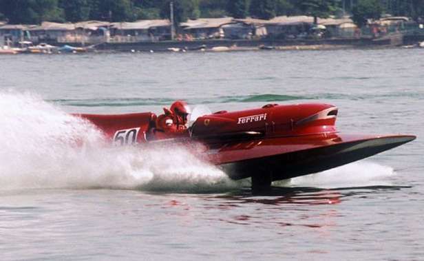 Arno XI trafi na aukcję. To nie motorówka, to Ferrari! 2