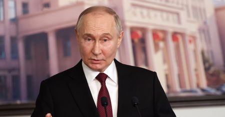 Putin grozi NATO. "Igrają z ogniem"