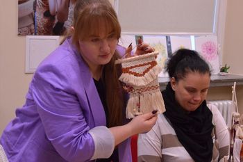 Stalowa Wola: Warsztaty tworzenia makatek, czyli plecionych dekoracji ściennych w Miejskim Domu Kultury. Zobacz zdjęcia