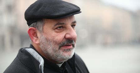 Ks. Isakowicz-Zaleski chce pomóc na granicy. Mówi o reakcji na wpis