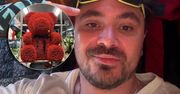 Daniel Martyniuk drastycznie zmienia narrację i kupuje prezent żonie. Internauci wściekli: "Przykro się patrzy"
