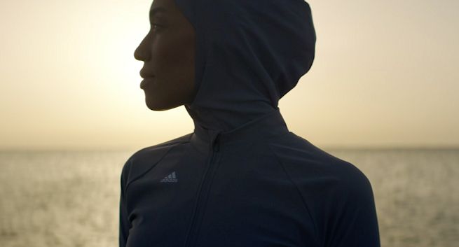 adidas wzmacnia inkluzywność dzięki pierwszej w historii kolekcji strojów kąpielowych z pełnym zakryciem (wideo)