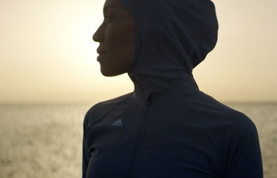 adidas wzmacnia inkluzywność dzięki pierwszej w historii kolekcji strojów kąpielowych z pełnym zakryciem (wideo)