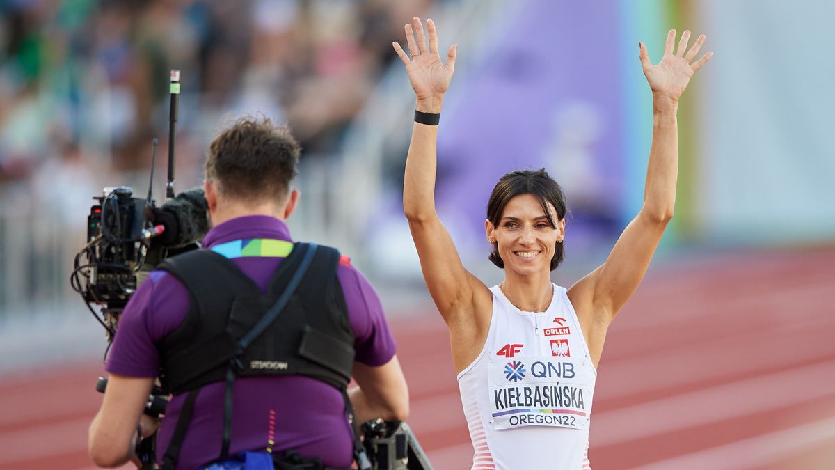 Eugene, USA, 23.07.2022. Lekkoatletyczne mistrzostwa świata - Oregon 2022. Polka Anna Kiełbasińska po finałowym biegu na 400 m, 22 bm. (gj) PAP/Adam Warżawa