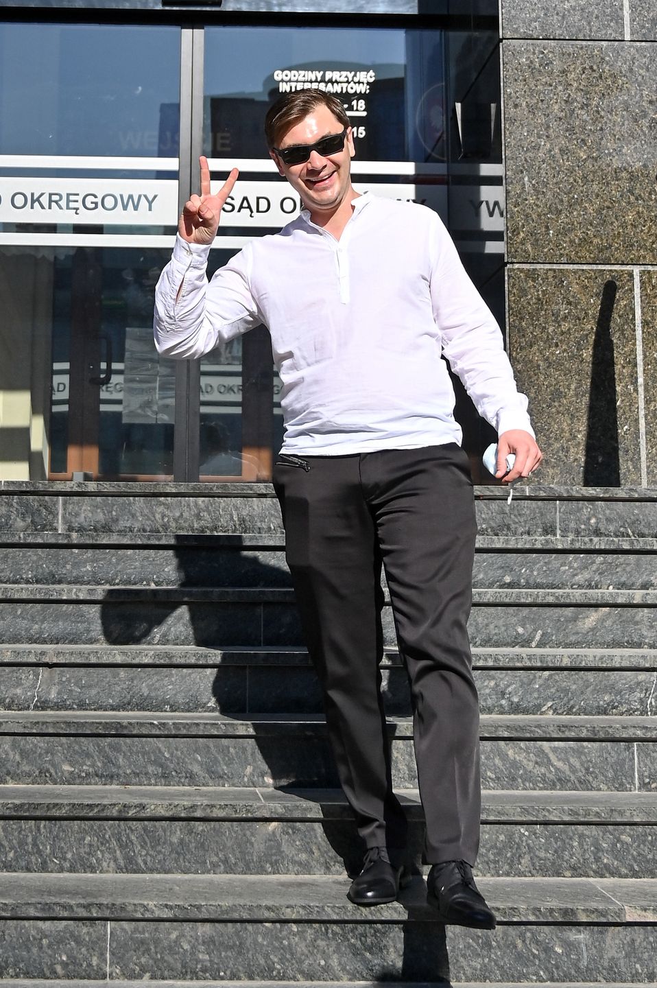 Daniel Martyniuk wychodzi z sądu po rozprawie rozwodowej