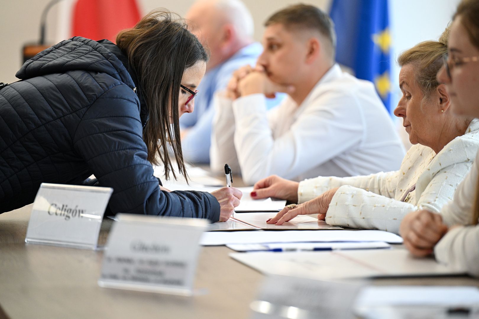 g�osowanie w wyborach prezydenta RP
G�uch�w, 18.05.2025. Wybory prezydenta RP - I tura.  G�osowanie w lokalu wyborczym w G�uchowie k. Rawy Mazowieckiej, 18 bm. Trwa g�osowanie w I turze wybor�w prezydenta RP. Do jego zako�czenia obowi�zuje cisza wyborcza. (aldg) PAP/�ukasz Szel�g
�ukasz Szel�g
g�os, g�osowa�, g�osowanie, I tura, lokal wyborczy, prezydenckie, prezydenta rp, wybory
