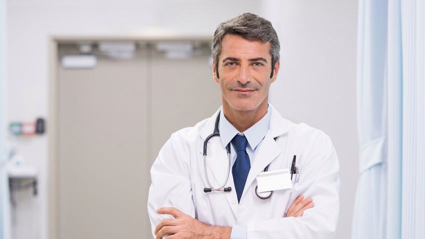 Rak płaskonabłonkowy jest jednym z najczęściej diagnozowanych nowotworów złośliwych. Rak płaskonabłonkowy często atakuje gardło, krtań, jamę nosową, jamę ustną, skórę czy oboczne zatoki nosa.