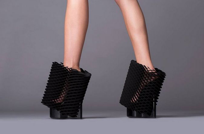 Modowa rewolucja: niesamowite buty z drukarki 3D. A ludzie i tak drukować będą podróbki?