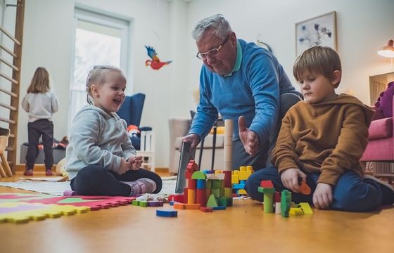 Nowy reality-show „Seniora chatka dla 4-latka” wiosną w TV Puls