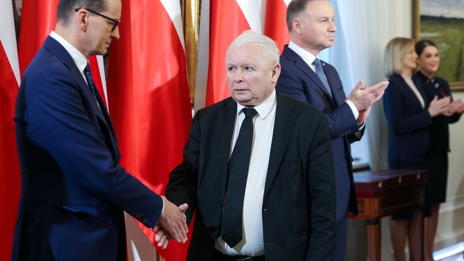 Order Or?a Bia?ego dla Antoniego Macierewicza
23.09.2022 Warszawa, Belweder Prezydent Rzeczypospolitej Polskiej Andrzej Duda wreczyl  najwyzsze odznaczenia panstwowe Orderow Orla Bialego, zasluzonym dla Rzeczypospolitej., fot. Tomasz Jastrzebowski/REPORTER
N/z: Mateusz Morawiecki, Jaroslaw Kaczynski, Andrzej Duda
Tomasz Jastrzebowski/REPORTER