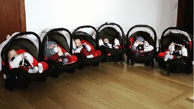 Mama sześcioraczków z Krakowa pokazała pierwsze zęby u jednego z dzieci