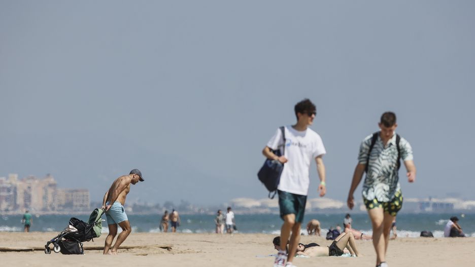 VALENCIA, SPAIN - APRIL 26: Several people walk along the Malvarrosa beach, on 26 April, 2023 in Valencia, Valencian Community, Spain. Temperatures in the Valencian Community will reach summer temperatures this week, with highs that could exceed 35ºC in some areas. The cause of this increase in temperatures is the entry of a mass of warm, dry air from North Africa, which will affect much of the Iberian Peninsula. (Photo By Rober Solsona/Europa Press via Getty Images)