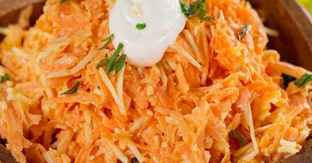 Tak pysznej surówki z marchewki nie robią nawet w restauracjach. Wszystko dzięki dwóm składnikom