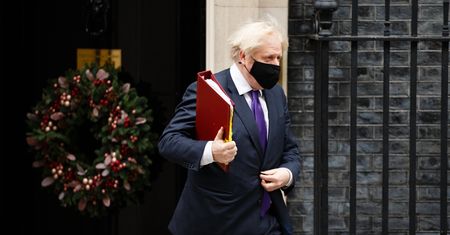 Pierwsza fala sankcji gospodarczych. Boris Johnson wycelował w Rosję