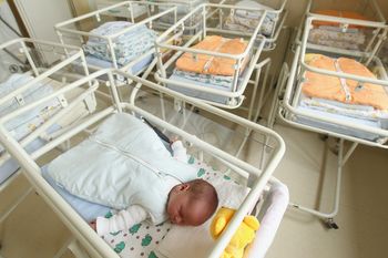 Czy miesiąc urodzenia ma wpływ długość życia? Naukowcy sprawdzili